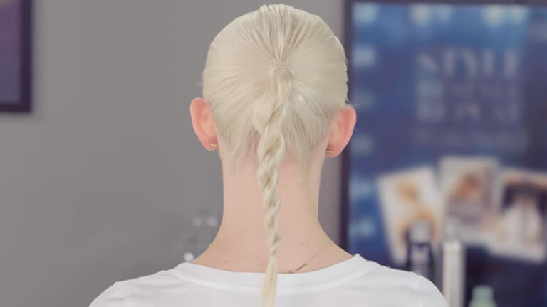 Dieses Video zeigt dir die Welt des Haarstylings: Verdrilltes Geflecht