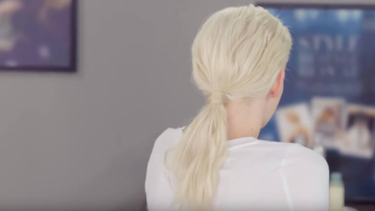 Dieses Video zeigt dir die Welt des Haarstylings: Plumped-Up Pony